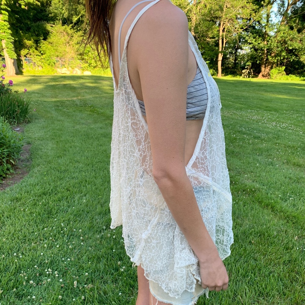 Sheer lace tank top - Picture 4 of 5